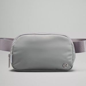 lululemon Everywhere Belt bag silver drop
